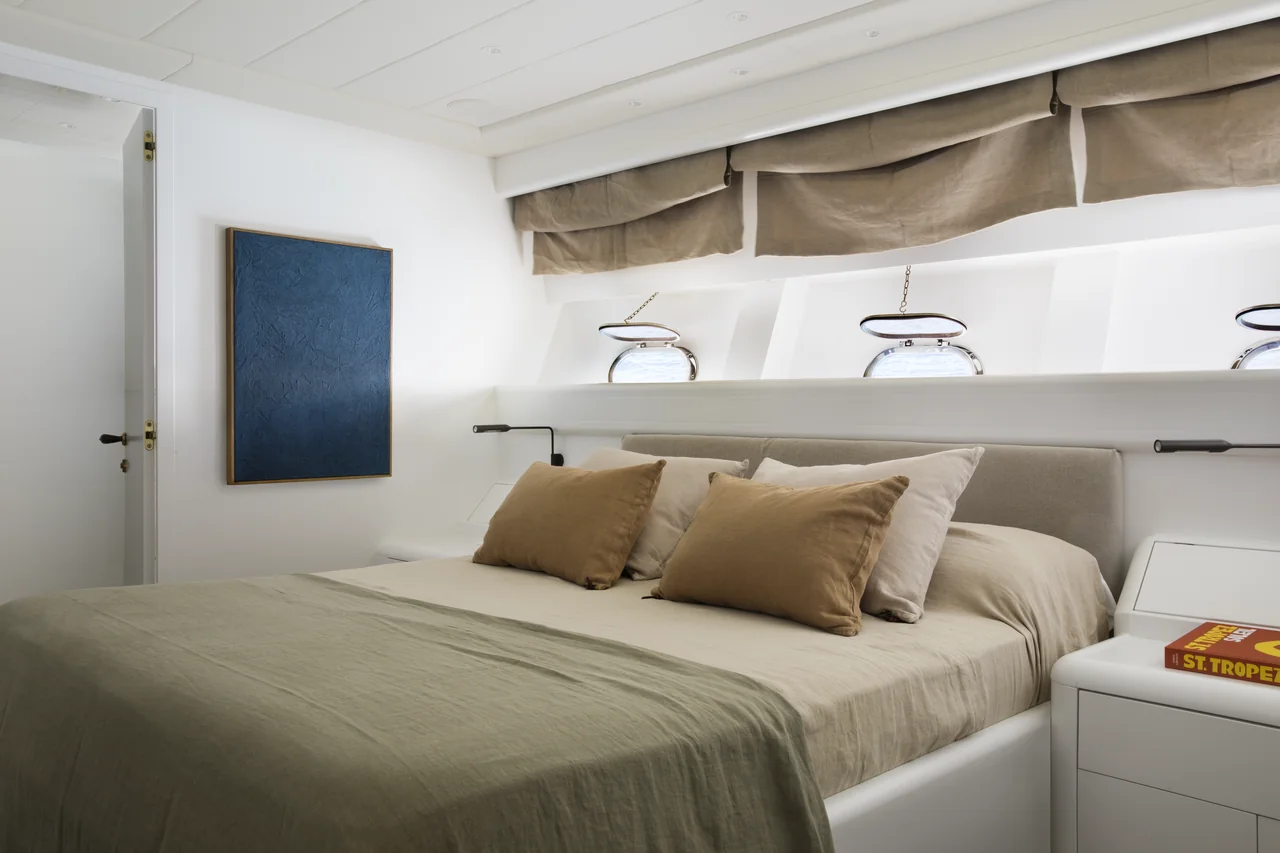 Dormitorio de embarcación renovado